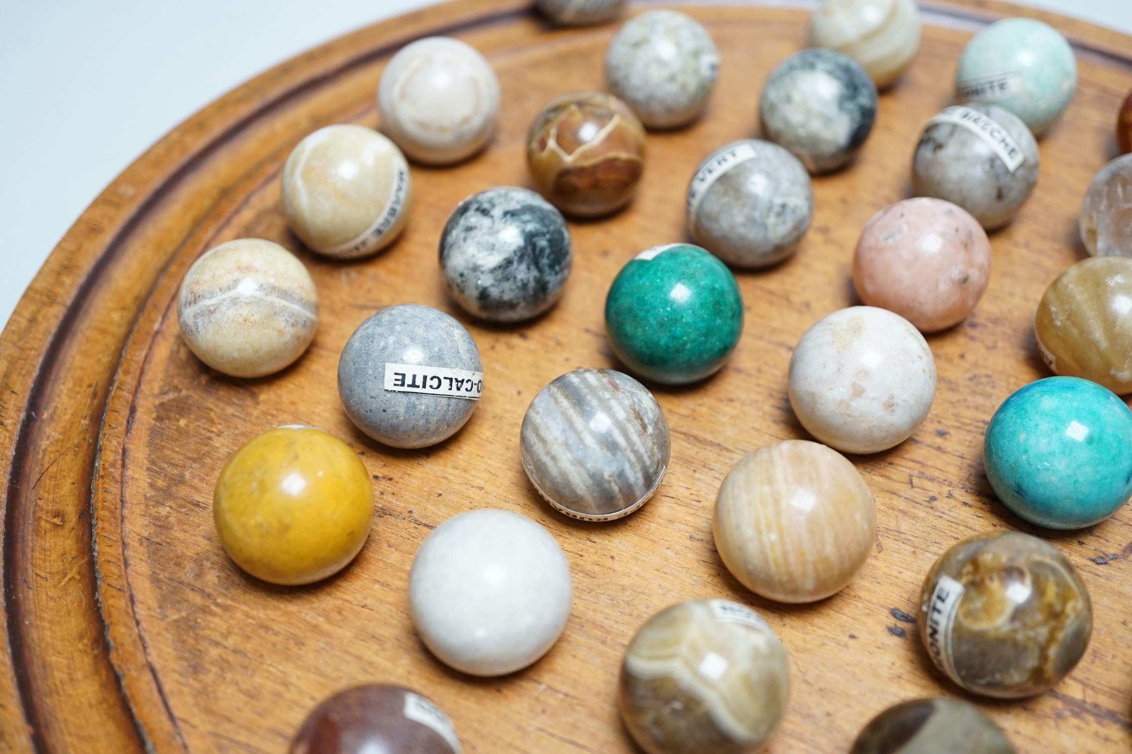 A solitaire set with polished specimen pieces